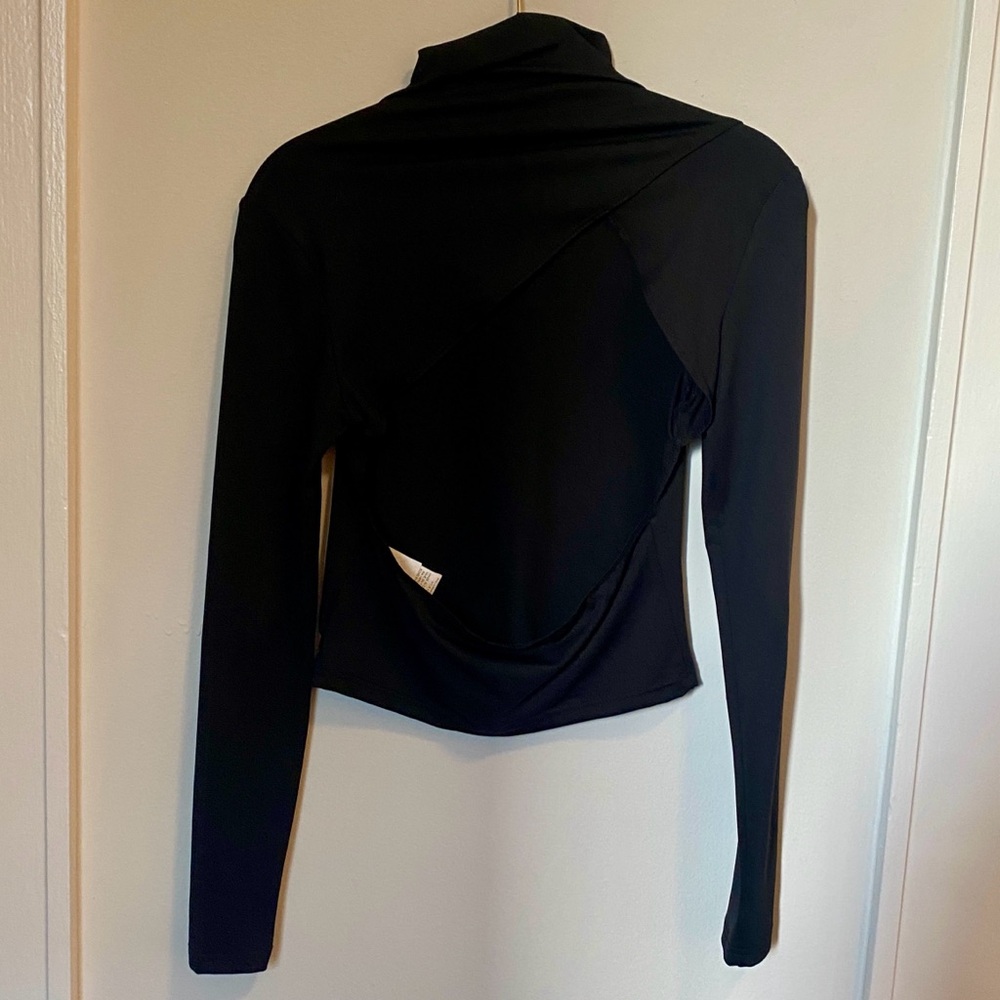 Black thin sleek Turtleneck Long Sleeve Top with cutout back - Picture 4 of 8